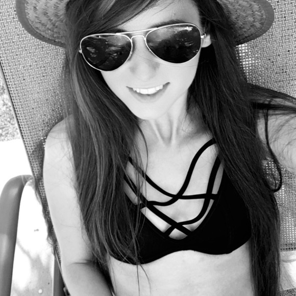 Meet your Posher, Kayla ππ½ββοΈ - Picture 3 of 4